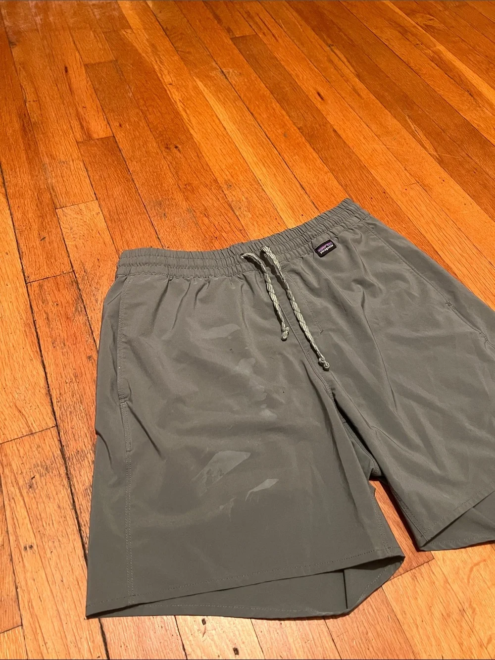 Patagonia Hydropeak Volley Hybrid Shorts in Green, Men’s size Small